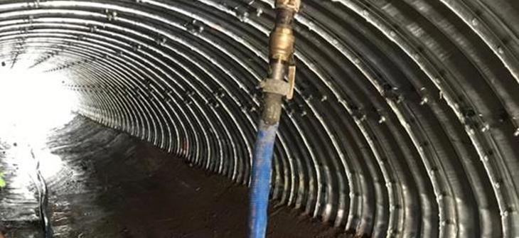 Grouting of a plate structure.