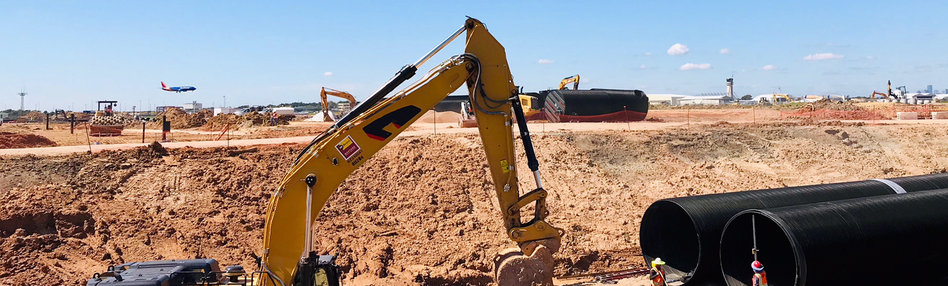 A glycol containment system made from DuroMaxx steel-reinforced polyethylene (SRPE) is installed at an airport. 