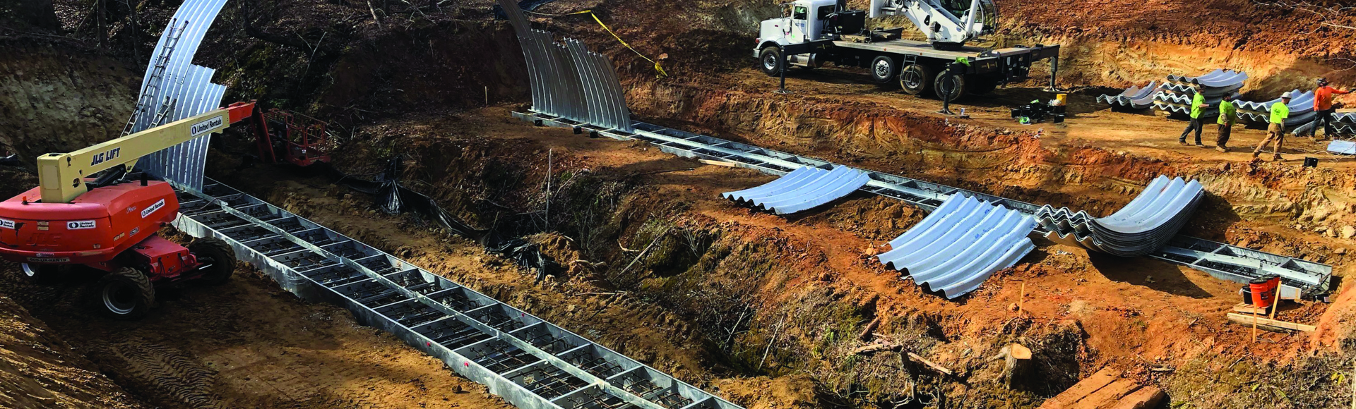 Construction of a bridge using Contech’s Express Foundations and Multi-Plate Modular Bridge System. 