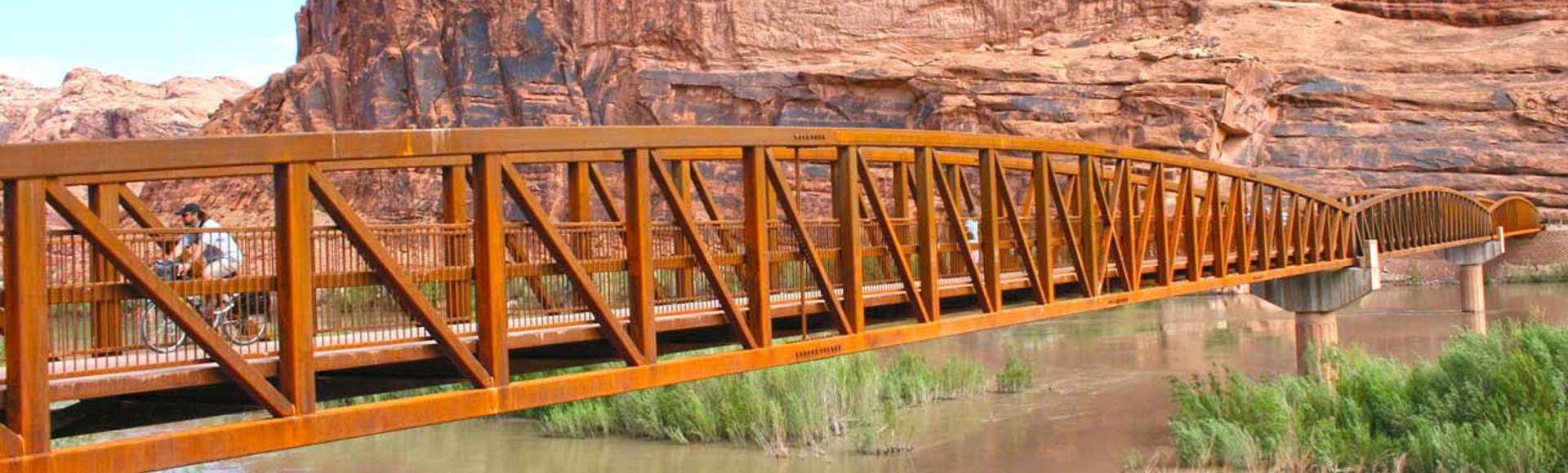 Continental pedestrian bridge over a river.